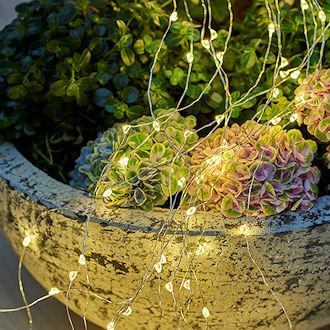 SIRIUS Diamant-Lichterkette Maggie 40 warmweie, LED-Diamanttropfen silbernes Metallkabel, Batteriebetrieb mit Timer