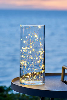 SIRIUS Diamant-Lichterkette Maggie 40 warmweiße, LED-Diamanttropfen silbernes Metallkabel, Batteriebetrieb mit Timer SIRIUS Diamant-Lichterkette Maggie 40 warmweiße, LED-Diamanttropfen silbernes Metallkabel, Batteriebetrieb mit Timer