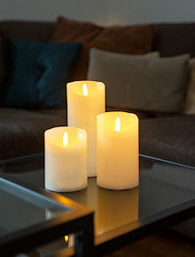  FDL LED-Echtwachskerze Simuflame, 3er-Set Elfenbein Altwachs, Hhe 12,5 cm, 18 cm, 23 cm, Fernbedienung, warmweie LED batteriebetrieben mit Timer