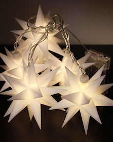 FHS LED-Lichterkette mit 6 weien 3D-Weihnachtssternen 12 cm,  LED warmwei, Kunststoff, Batteriebetrieb, Timer