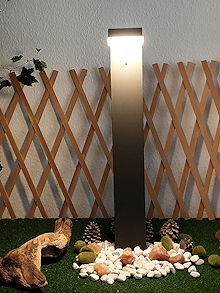 LUMINEO Solar-Standleuchte Yukon, HighPower, 600 Lumen, Edelstahl, Bewegungsmelder, 40 SMD-LED Warmwei, 70 cm